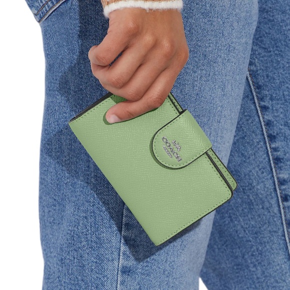 SOLD on Ⓜ️ Coach Green Wallet - Picture 3 of 8